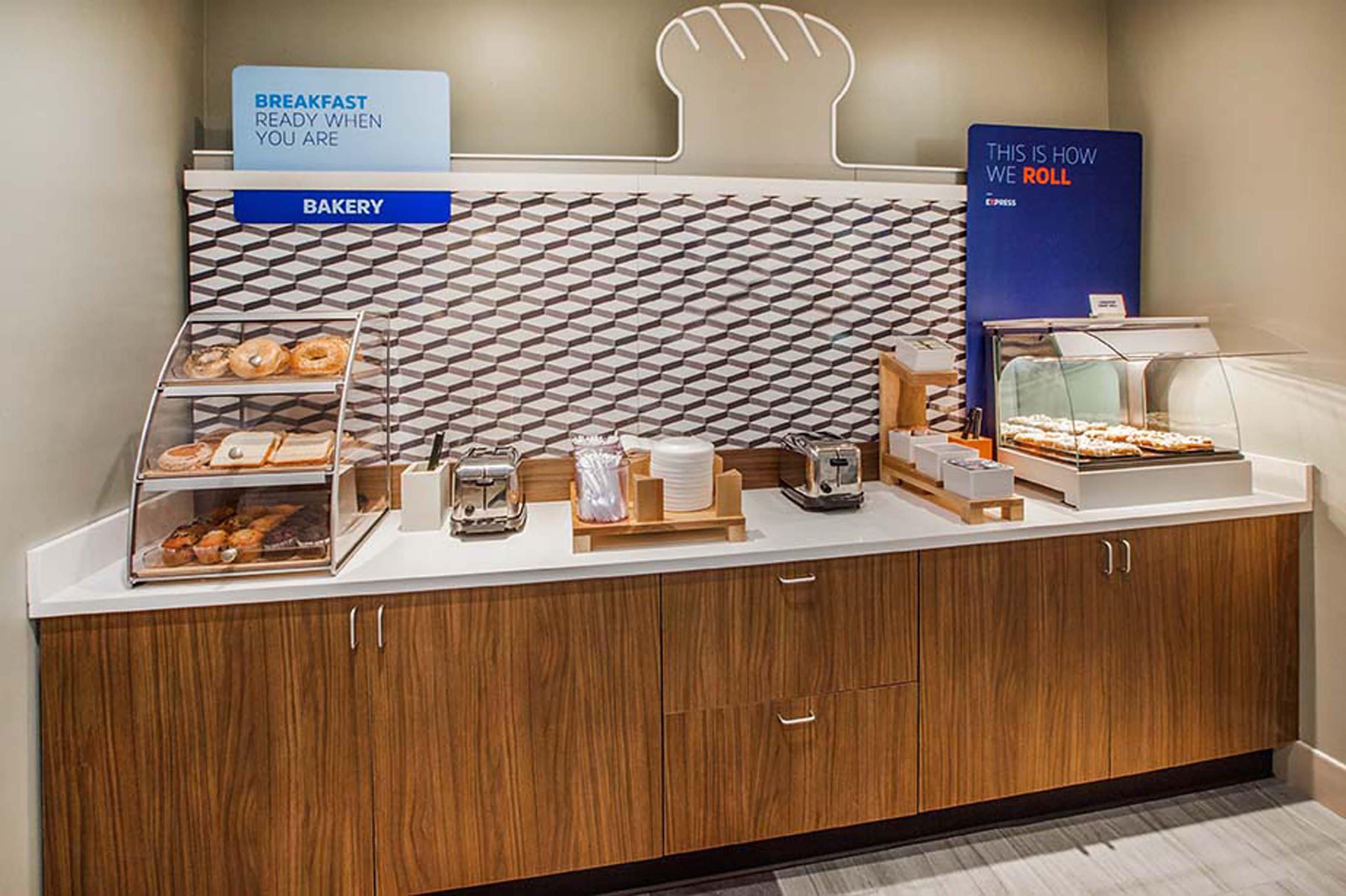 Holiday Inn Express - Richmond Downtown By Ihg Exterior foto